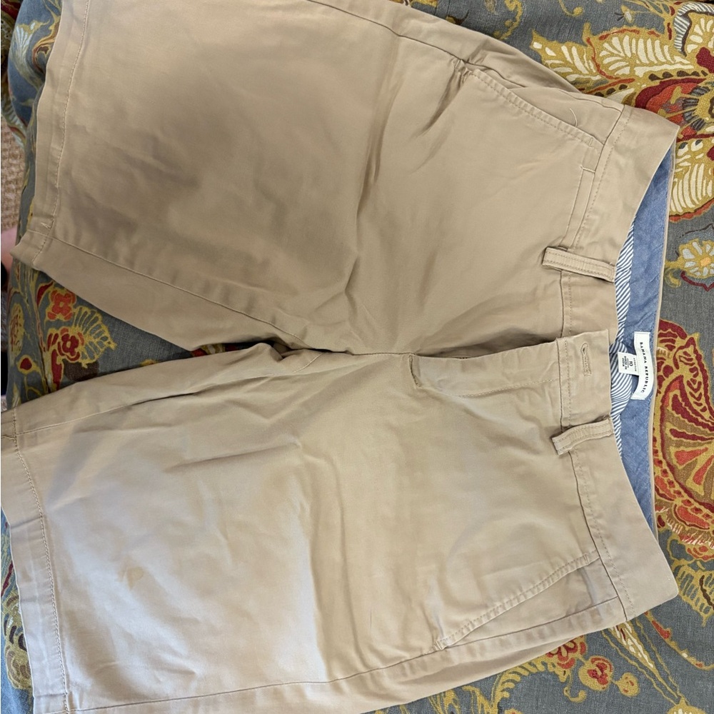 Classic Banana Republic Khaki Chino Shorts 10”